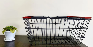 Корзина покупательская с двумя красными ручками 20л. RAL9005 черный ПП