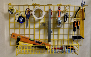 Стенд для инструмента 680х420х160 желтый цвет ПП